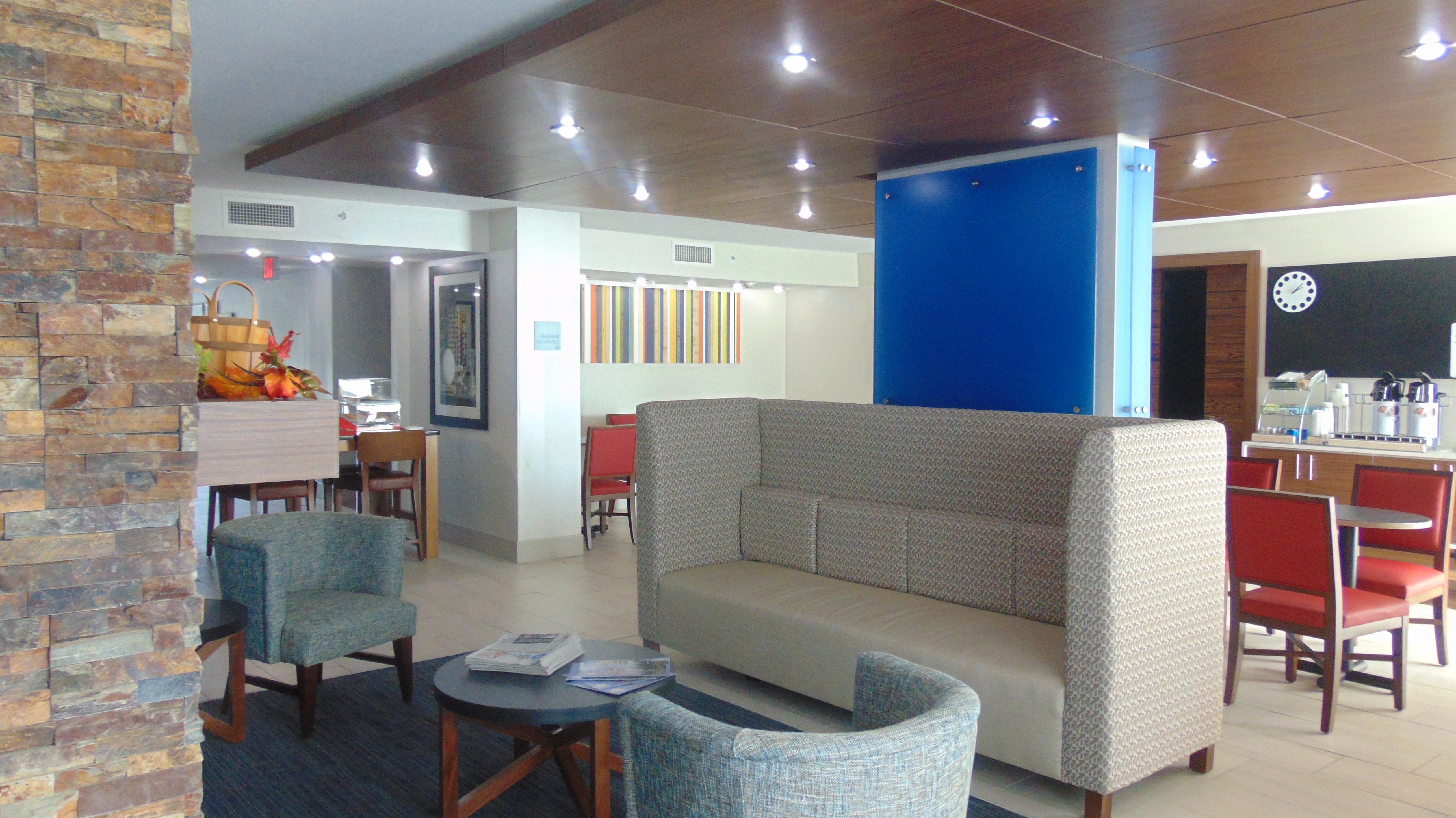 Holiday Inn Express & Suites Wapakoneta By Ihg Экстерьер фото